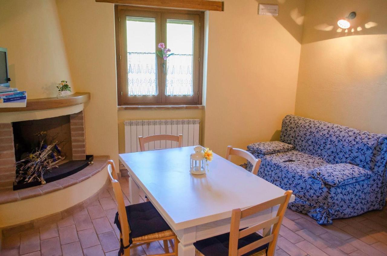 Agriturismo Pompagnano ภายนอก รูปภาพ