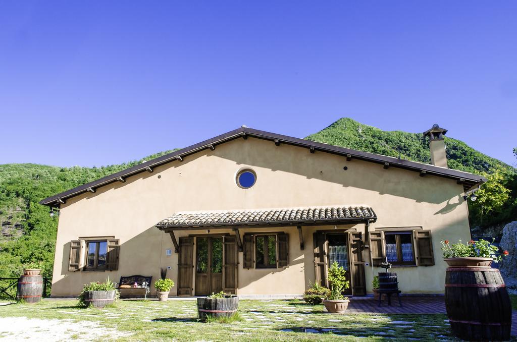 Agriturismo Pompagnano ภายนอก รูปภาพ
