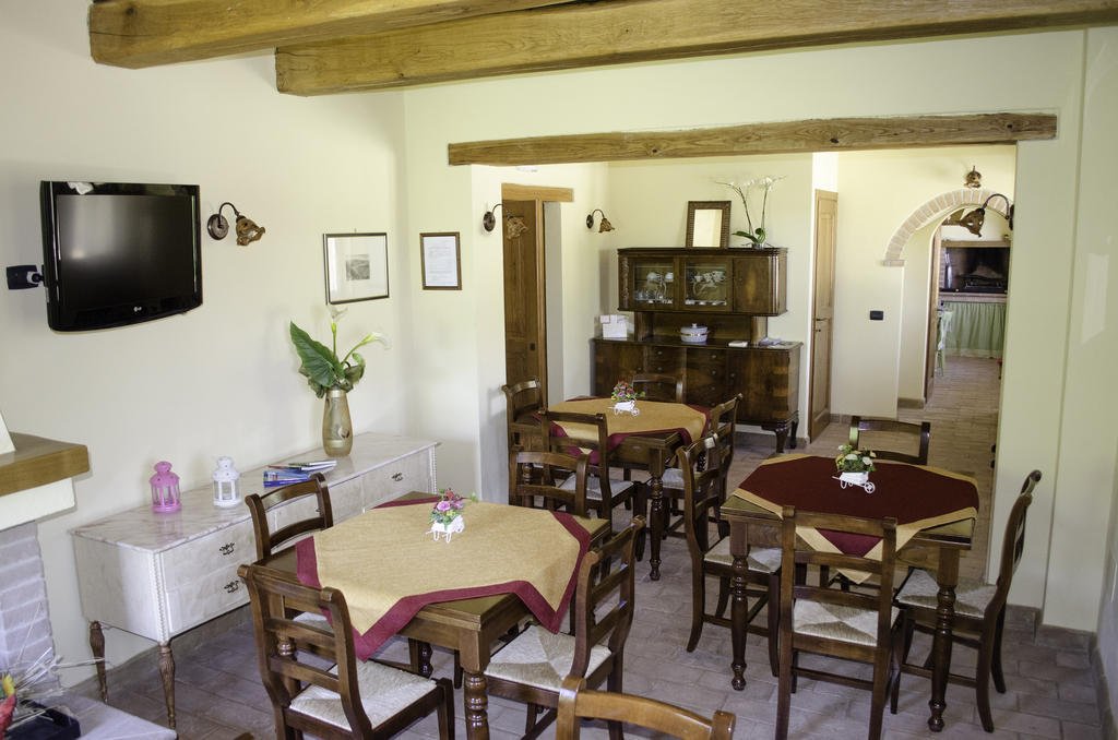 Agriturismo Pompagnano ภายนอก รูปภาพ