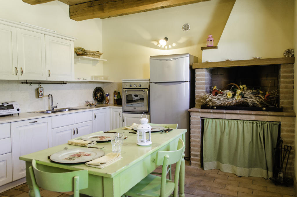 Agriturismo Pompagnano ภายนอก รูปภาพ