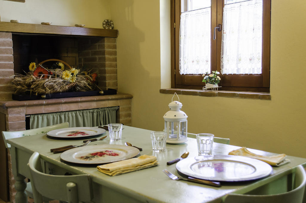 Agriturismo Pompagnano ภายนอก รูปภาพ