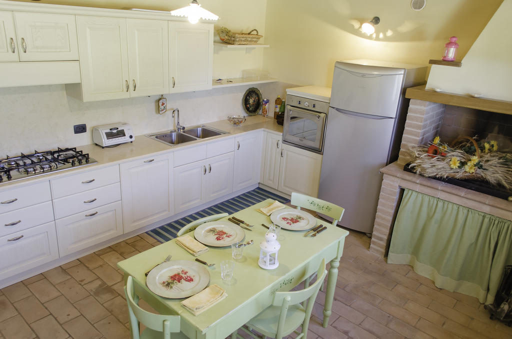 Agriturismo Pompagnano ภายนอก รูปภาพ
